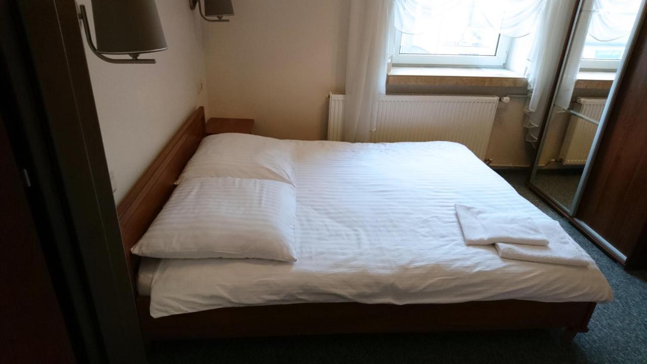 Dom Weselny Wenus Pokoje Hotelowe Przedborz Eksteriør bilde